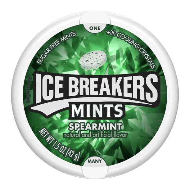Ice Breakers Mints Spearmint – grüne Dose mit zuckerfreien Minzbonbons und Cooling Crystals.